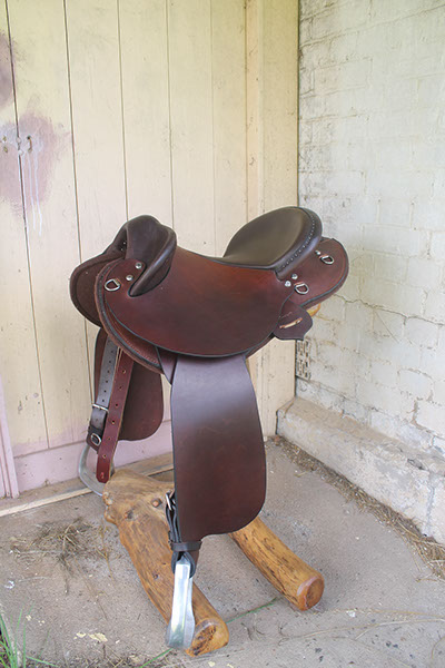 Stock Western Fender Saddle